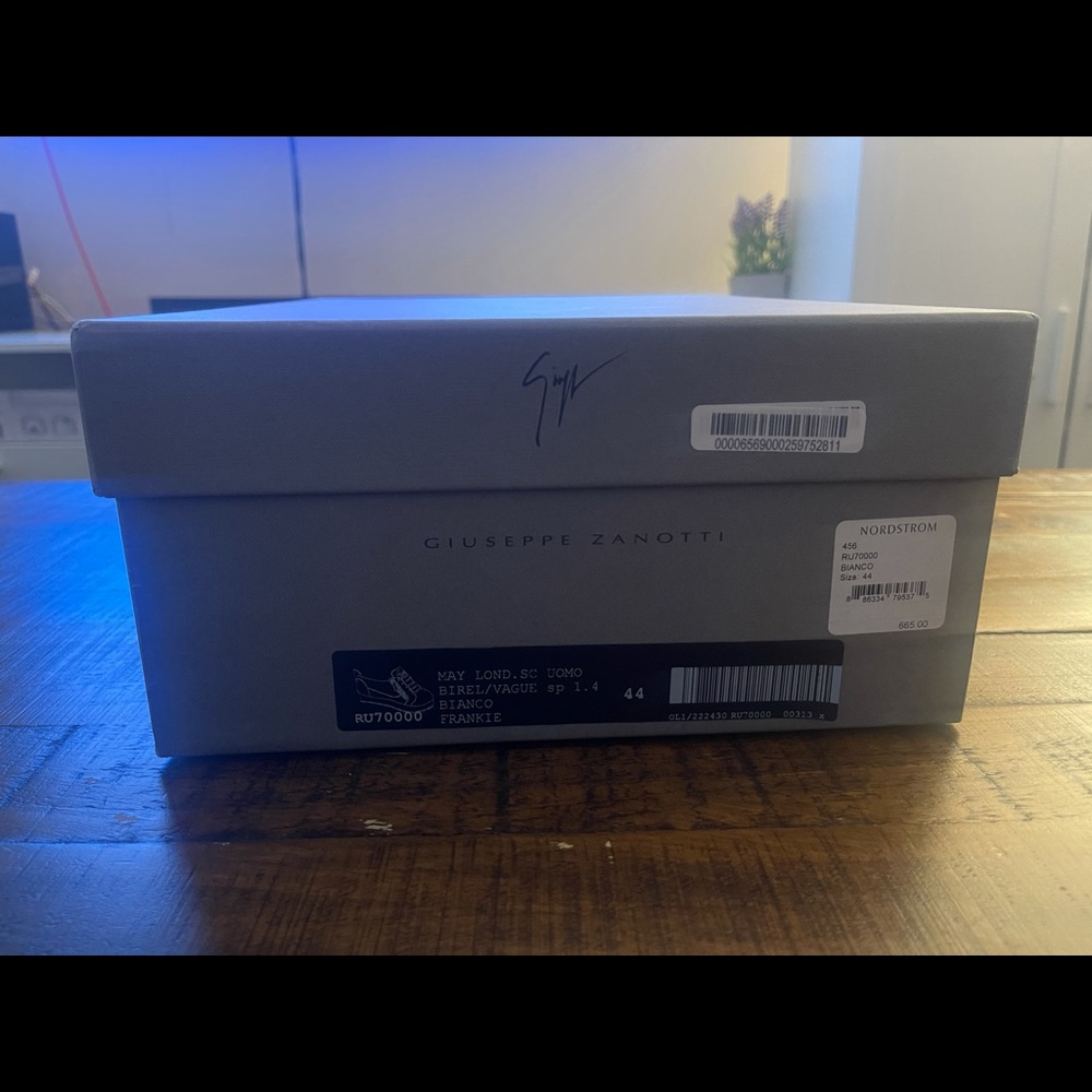 Giuseppe Zanotti, all white shoes